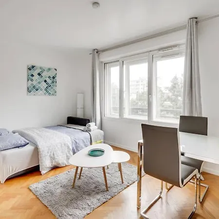 Chic Apart With Parking Apartament Courbevoie