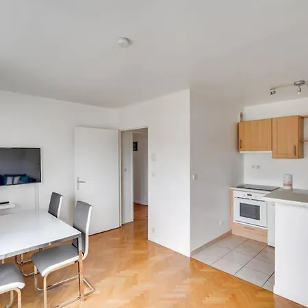 Chic Apart With Parking Courbevoie