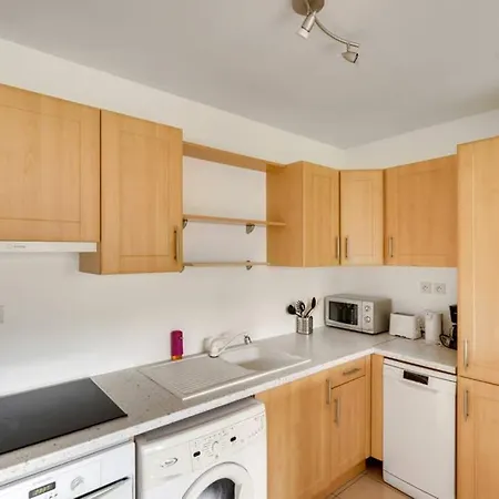Apartament Chic Apart With Parking Courbevoie